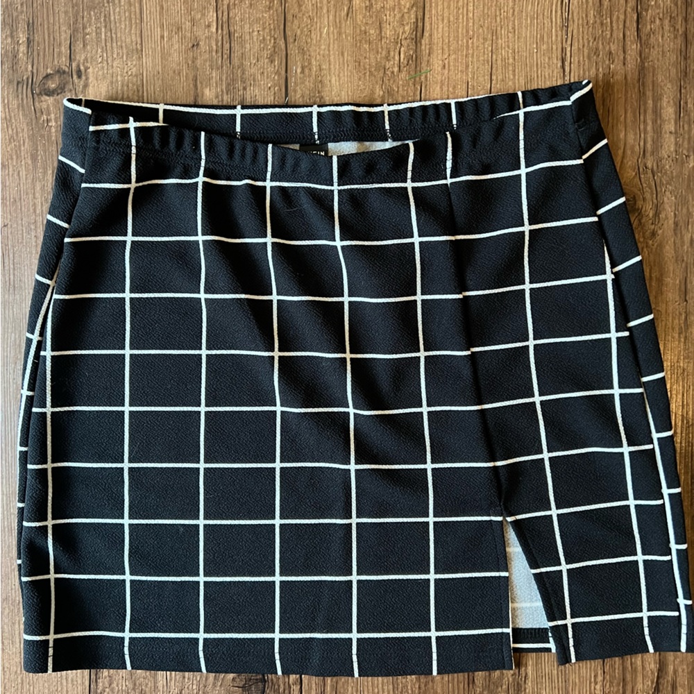 black & white mini skirt